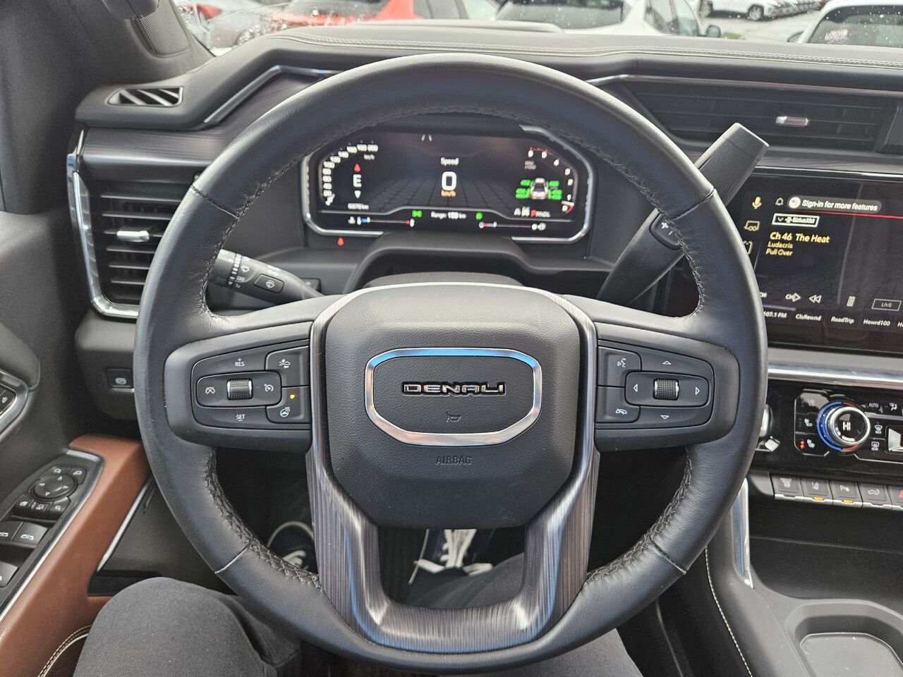 2025 GMC Sierra 3500HD Denali Ultimate cabine multiplace 4RM 172 po White Thetford Mines - photo #11