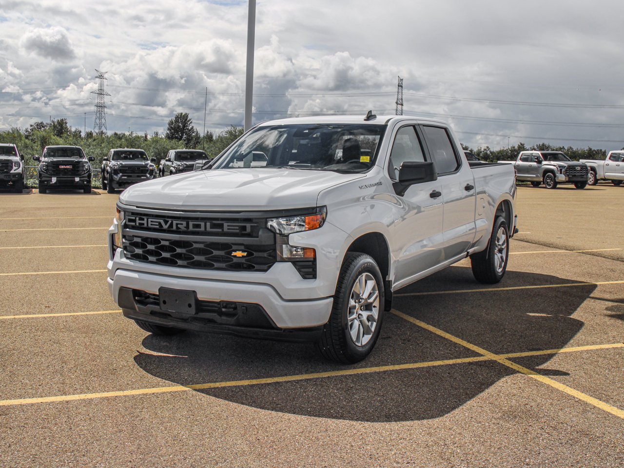 2025 Chevrolet Silverado 1500 4WD Crew Cab 157 Custom White Sherwood Park - photo #3