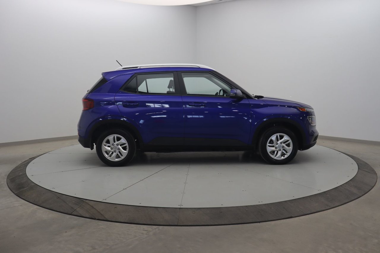 2023 Hyundai Venue VIN KMHRC8A38PU235119 Blue Baie-Comeau - photo #2