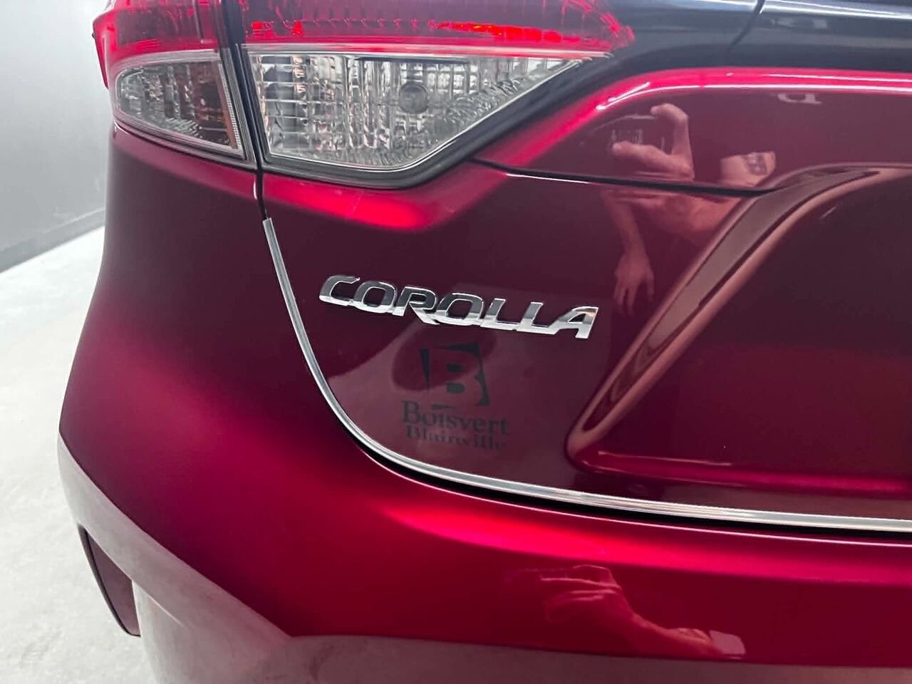 2022 Toyota Corolla Red Blainville - photo #6