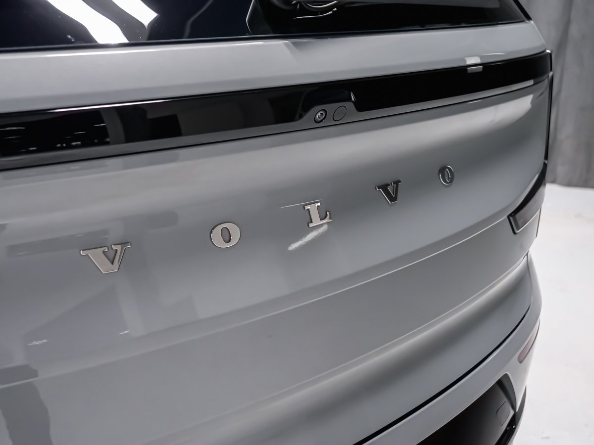 2025 Volvo EX90 ULTRA MAGS 22PO BOWER WIKINS Grey Montreal - photo #10