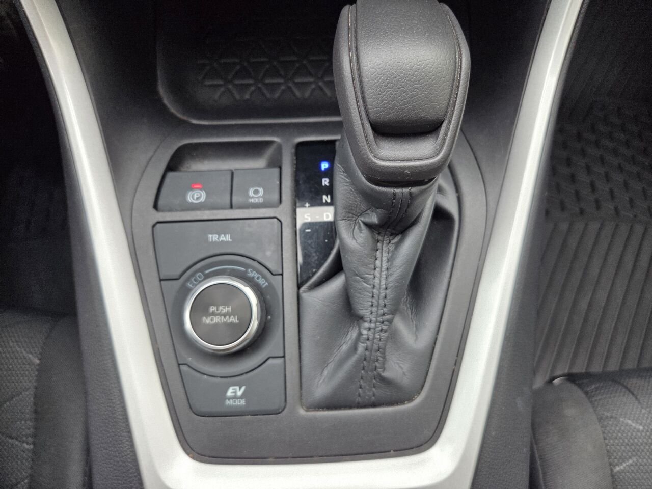 2022 Toyota RAV4 Grey Mont-Laurier - photo #18