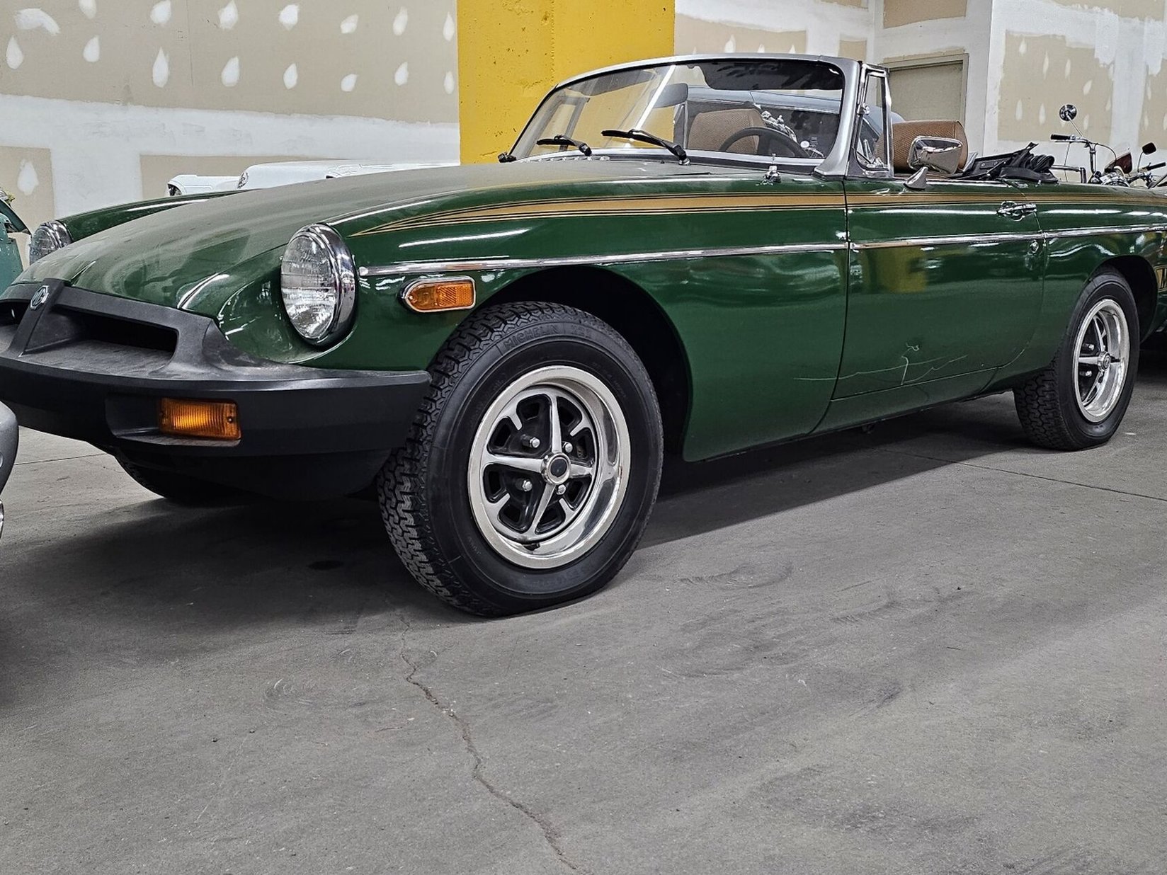 1980 MG MGB Green Montreal - photo #0