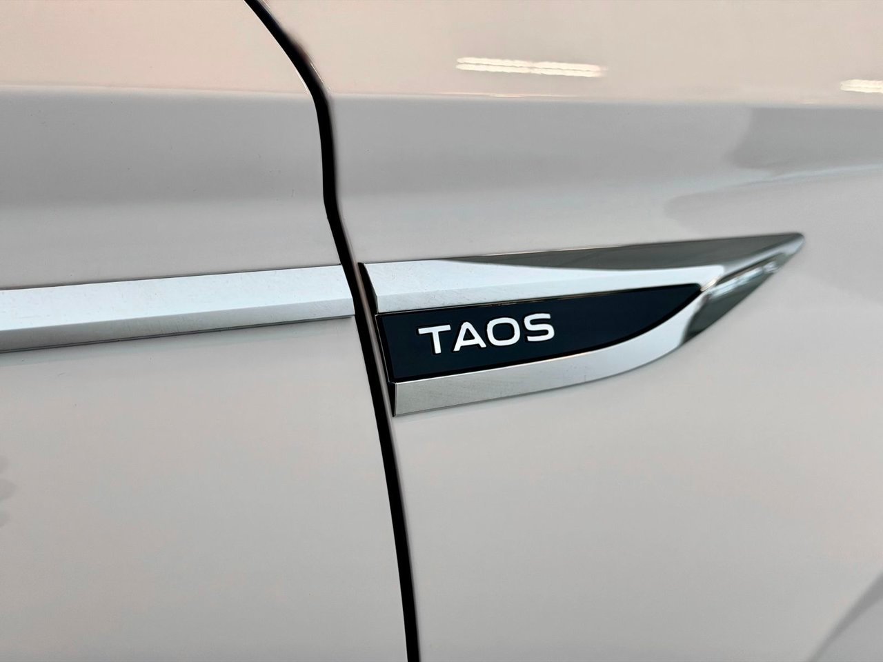 2024 Volkswagen Taos White Notre-Dame-des-Prairies - photo #14