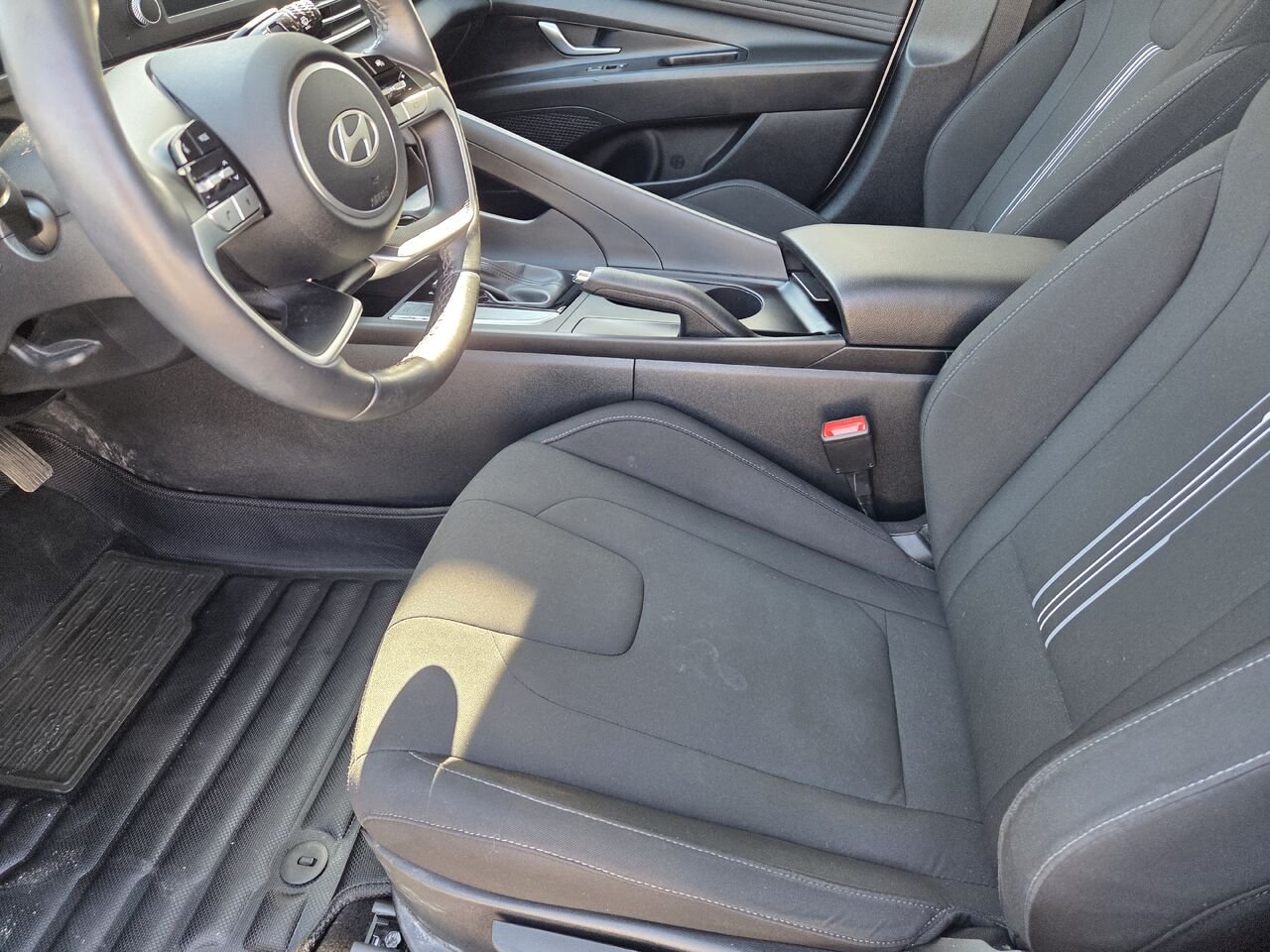 2024 Hyundai Elantra White Mont-Laurier - photo #8