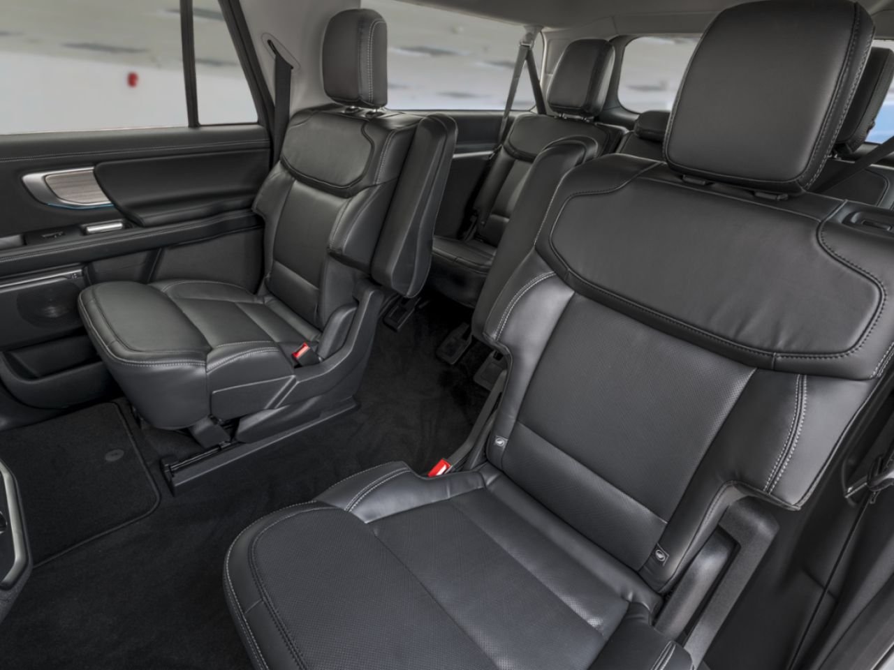 2027 Ford Expedition Oxford White Mont-Laurier - photo #11