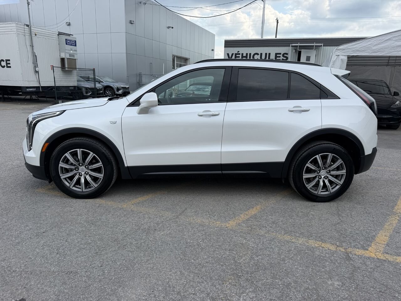 2020 Cadillac XT4 SPORT AWD White Laval - photo #3