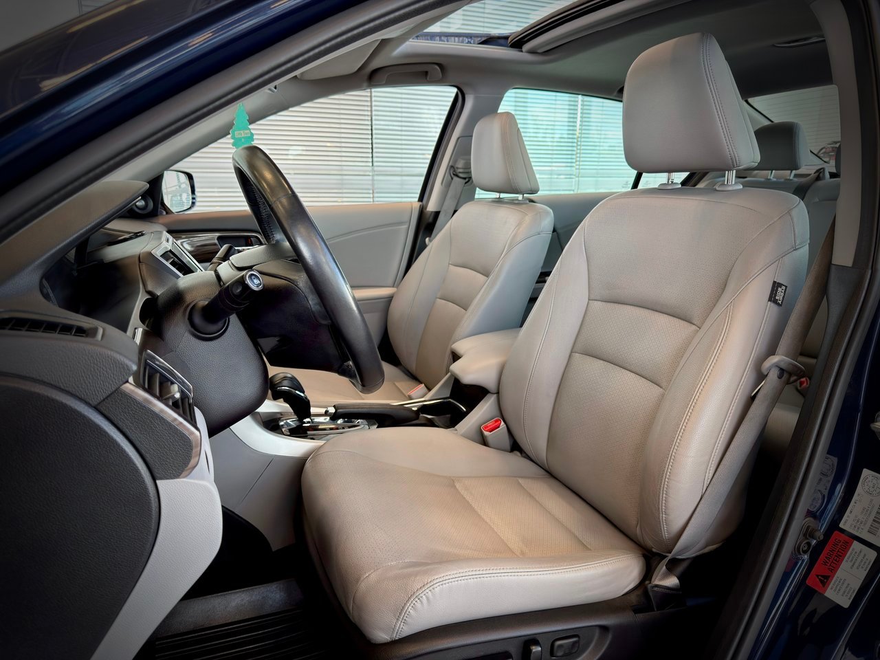 Honda Accord Sedan 2017 Bleu Notre-Dame-des-Prairies - photo #9