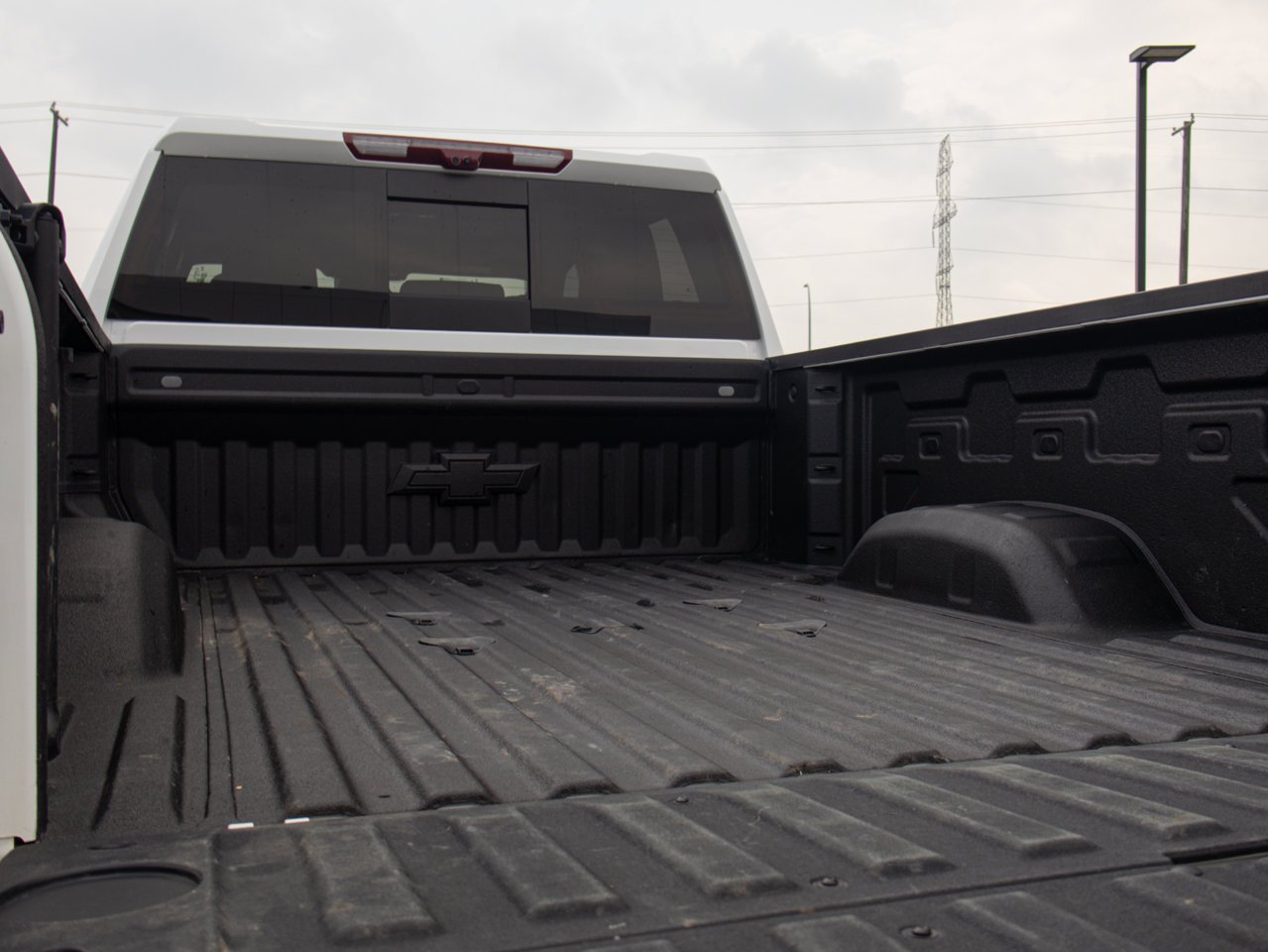 2025 Chevrolet Silverado 2500HD 4WD Crew Cab 159 LTZ White Sherwood Park - photo #11