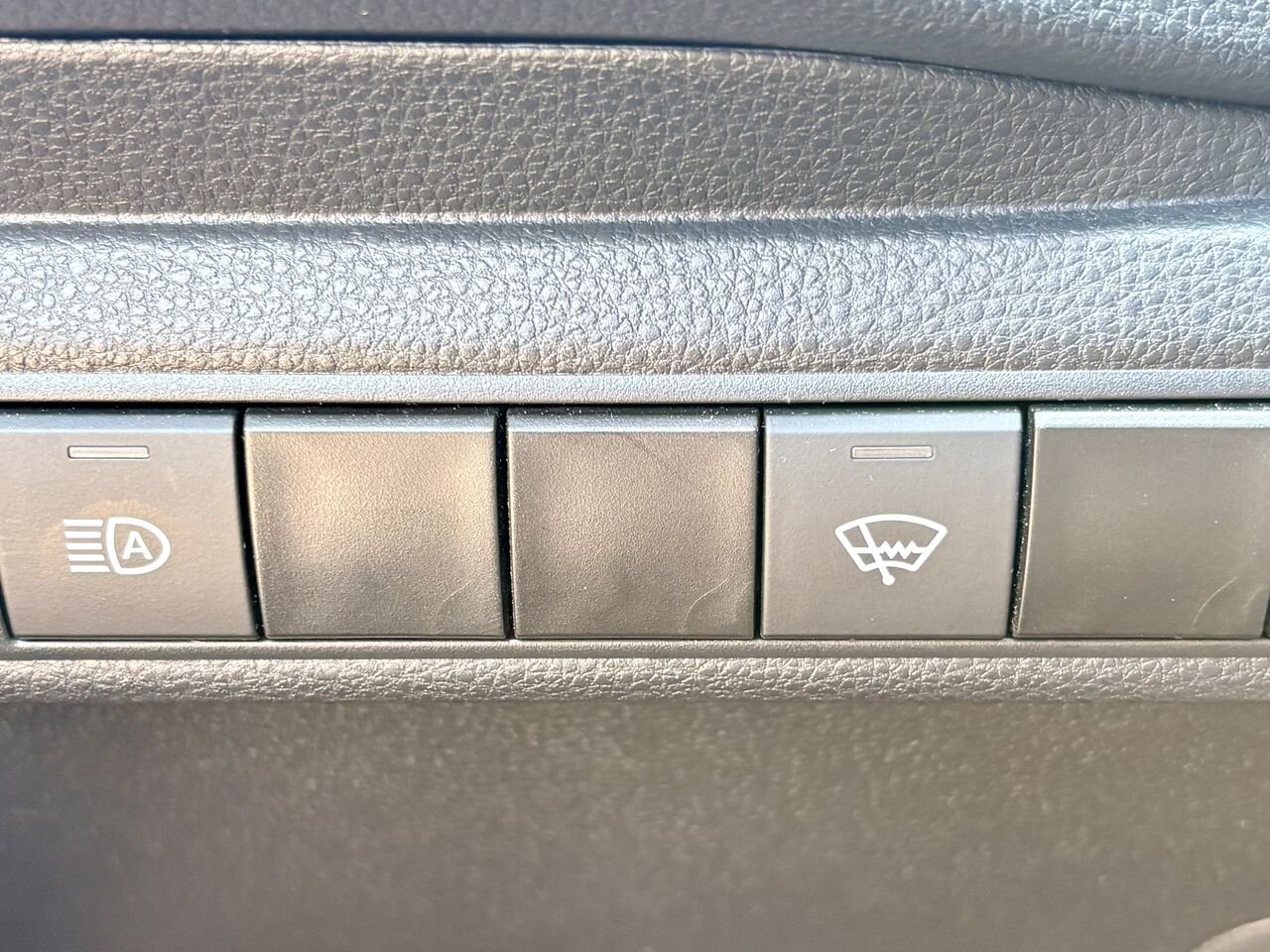 2024 Toyota COROLLA Blue Mont-Laurier - photo #16