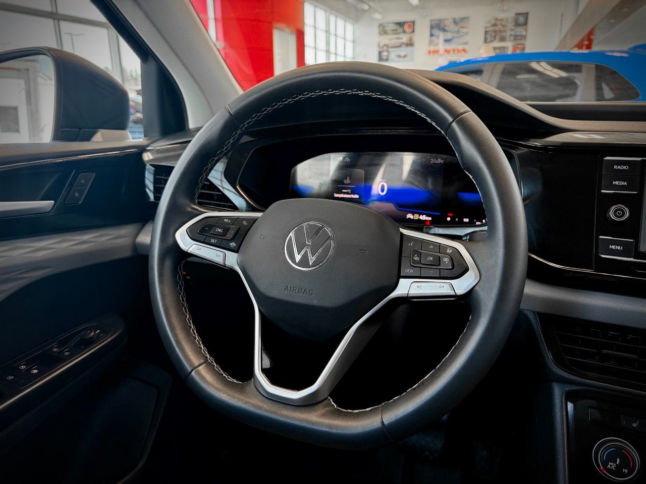 Volkswagen Taos 2024 Noir Notre-Dame-des-Prairies - photo #23