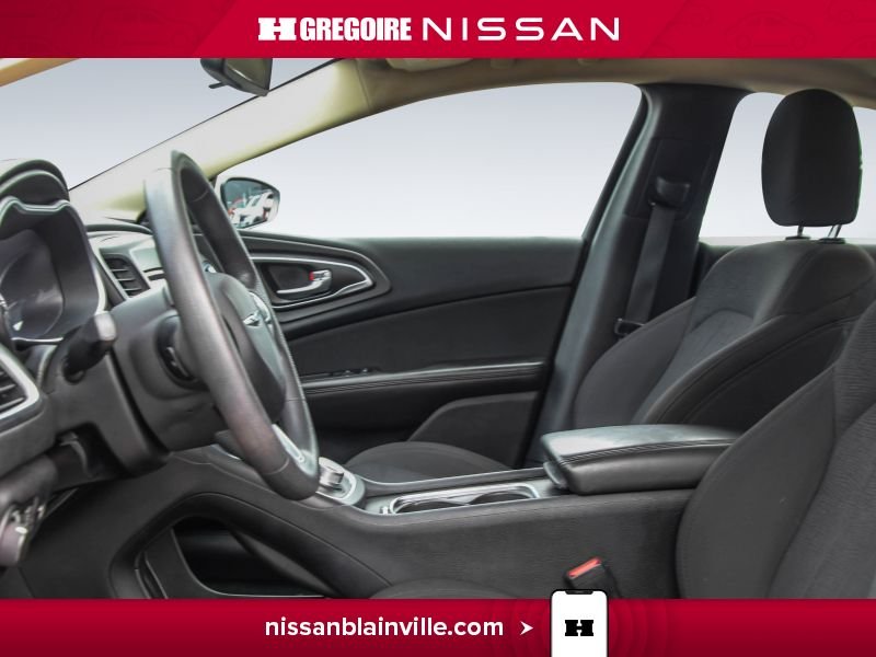 Chrysler 200 2015 Blanc Blainville - photo #11