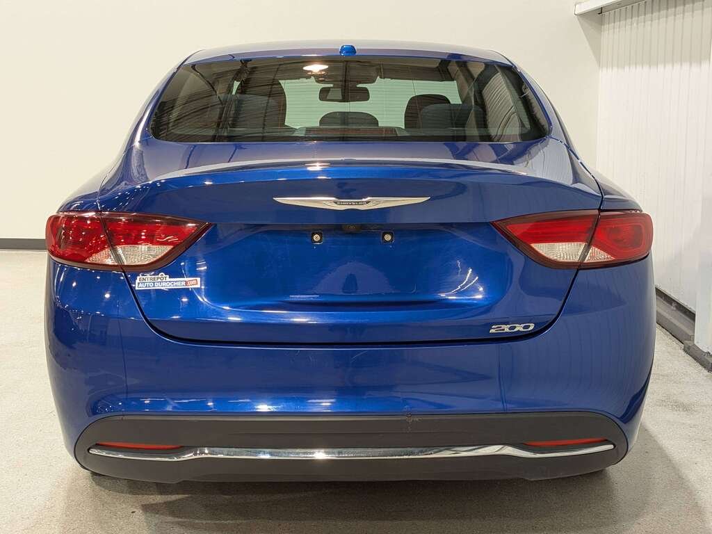 Chrysler 200 4dr Sdn Limited FWD 2016 Bleu Val-David - photo #6