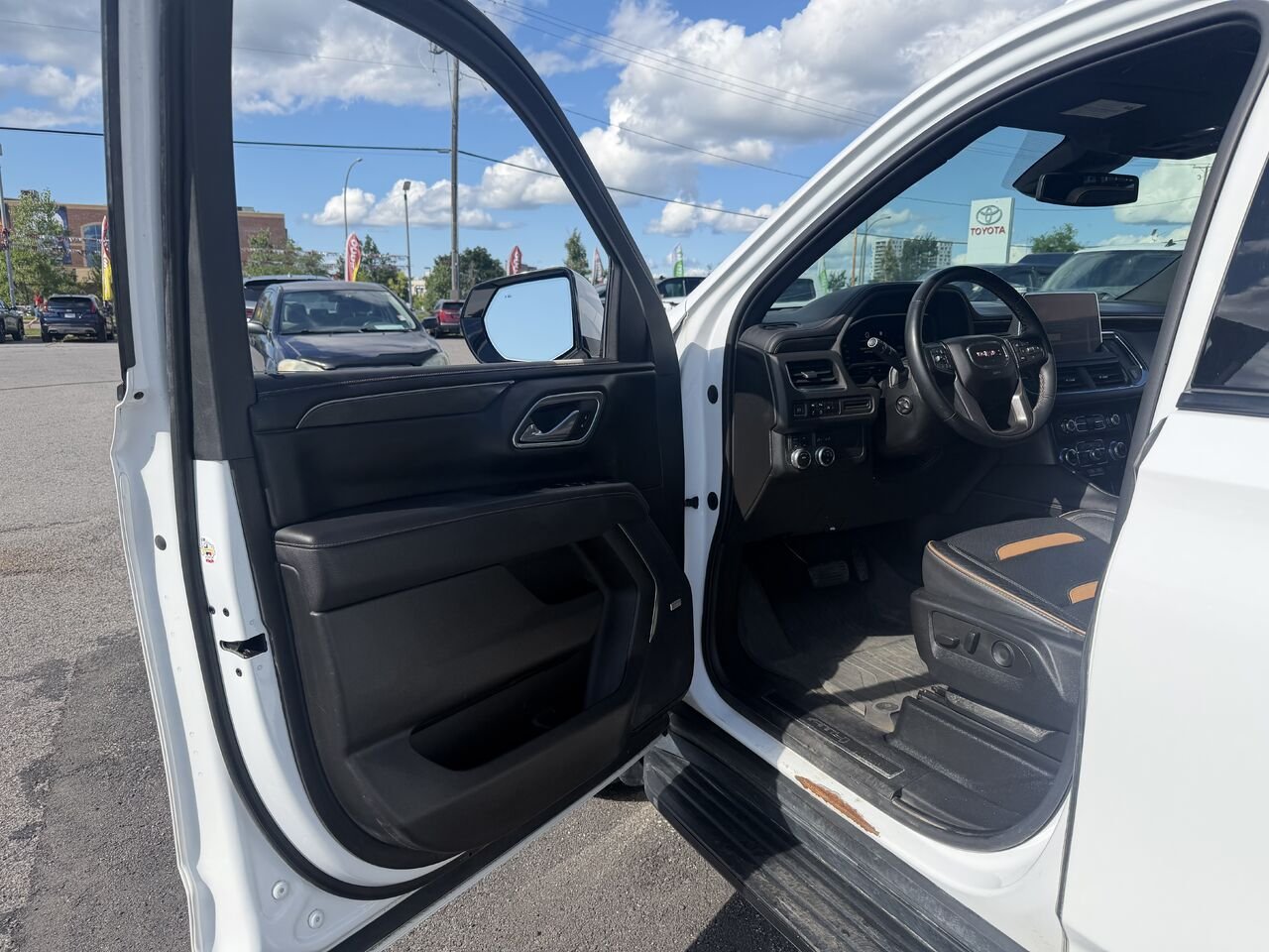 2023 GMC YUKON AT4 AT4 4 portes 4RM White Ottawa & Gatineau - photo #1
