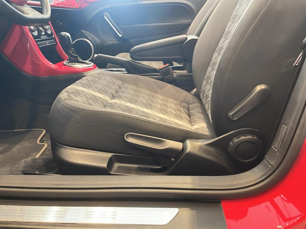 Volkswagen BEETLE 2018 Rouge Amos - photo #9