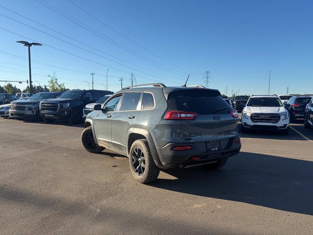 2015 Jeep Cherokee 4WD 4dr Trailhawk gray Sherwood Park - photo #3