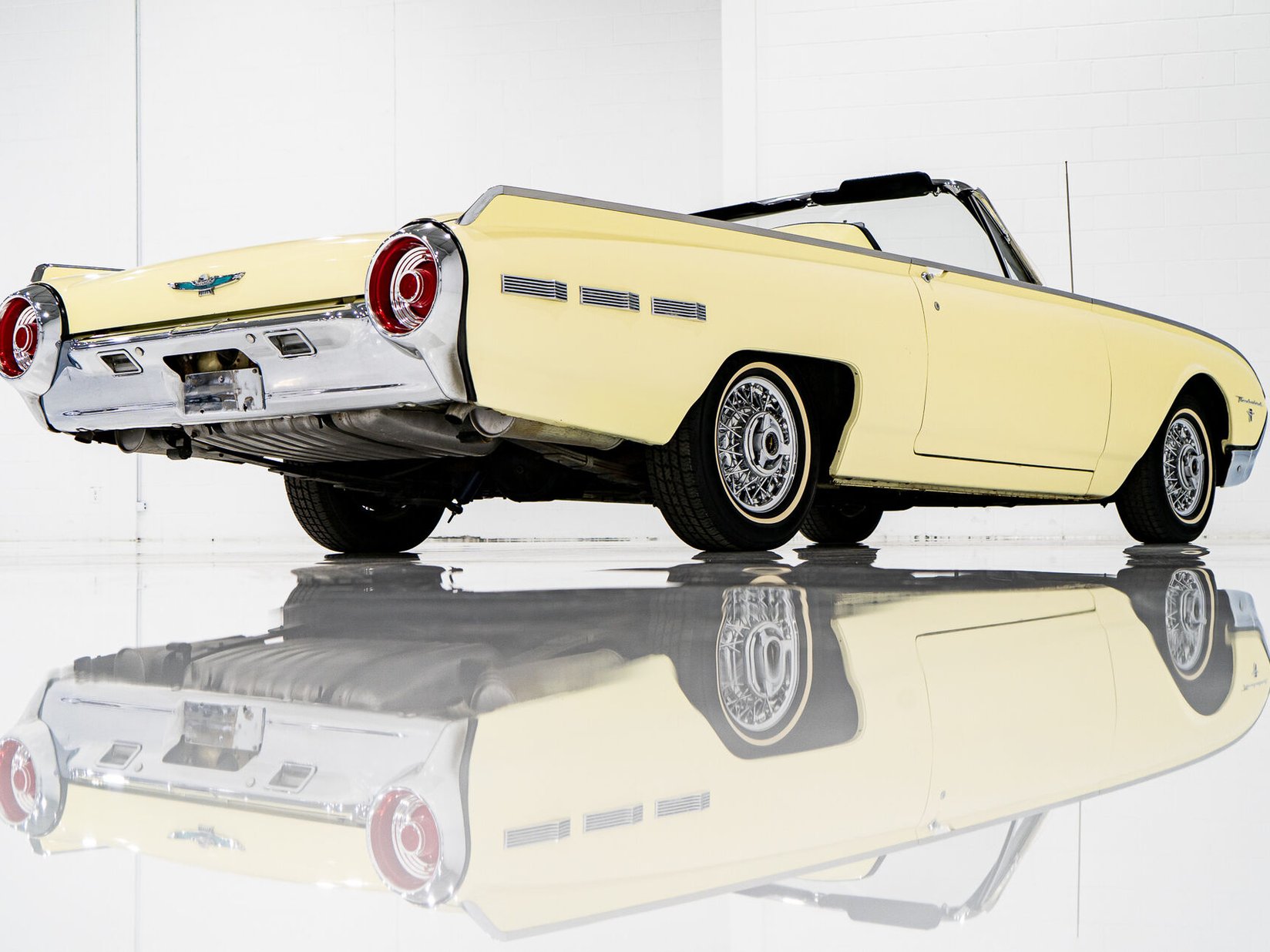 Ford Thunderbird Beautifully Presented From Older Restoration with original bill of sale 1962 Jaune Montréal - photo #1