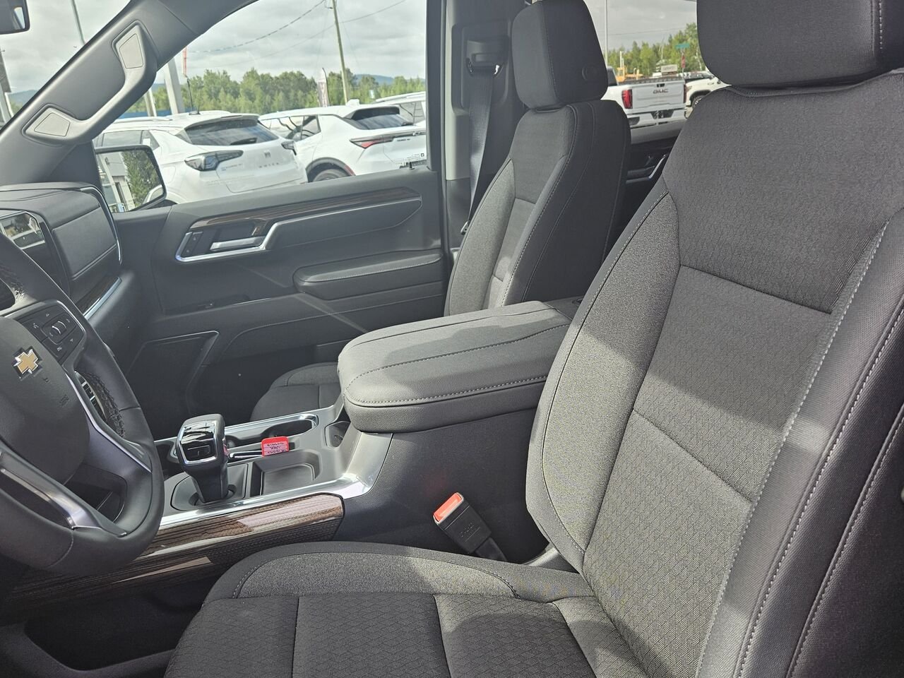 Chevrolet Silverado 1500 LT cabine multiplace 4RM 147 po 2026 Noir Thetford Mines - photo #14