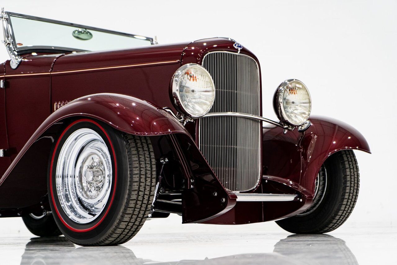 1932 Ford Highboy Lobeck creation spectacular presentation **PRICE IN USD** Red Montreal - photo #4