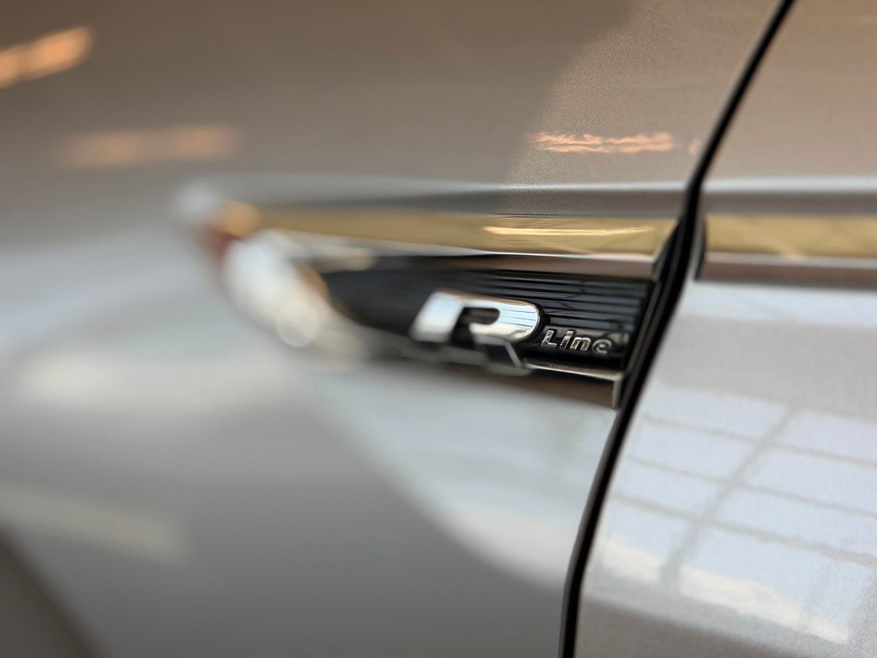 2021 Volkswagen Tiguan Silver Notre-Dame-des-Prairies - photo #3
