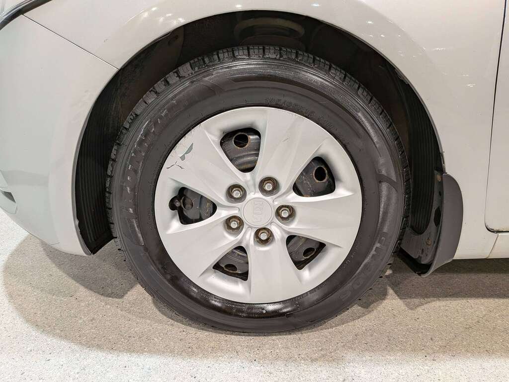 2015 Kia Forte 4dr Sdn Auto LX+ Winter Edition Silver Val-David - photo #26