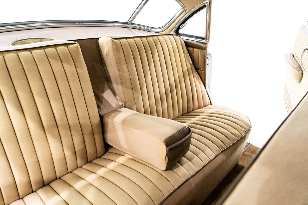 Cadillac Fleetwood Unrestored factory black paint **PRICE IN USD** 1951 Noir Montréal - photo #11