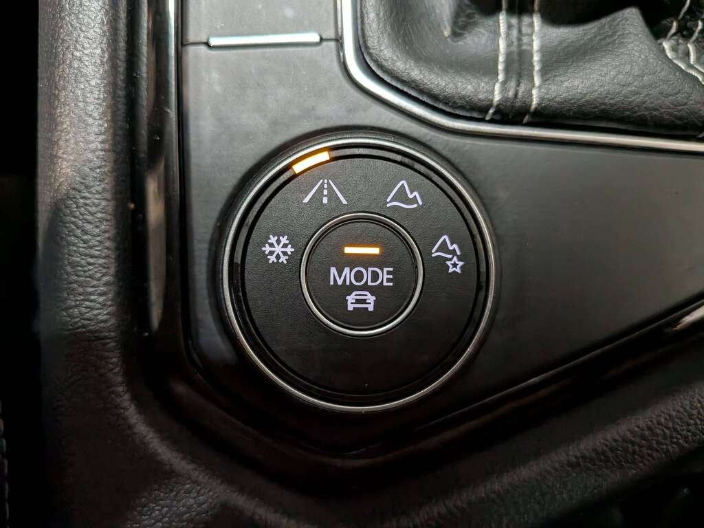 2024 Volkswagen Taos Highline 4MOTION Red Val-David - photo #26