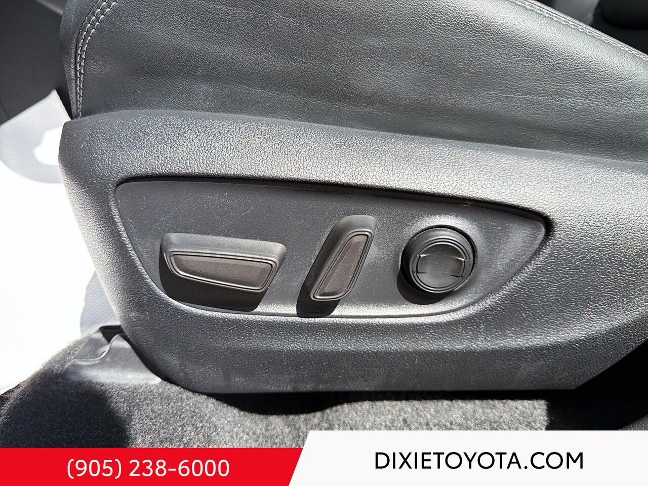 2023 Toyota RAV4 XLE PREMIUM AWD / HEATED SEATS / MOONROOF / LEATHER SURFACE / CARPLAY AND ANDROID AUTO Silver Sky Metallic Mississauga - photo #9