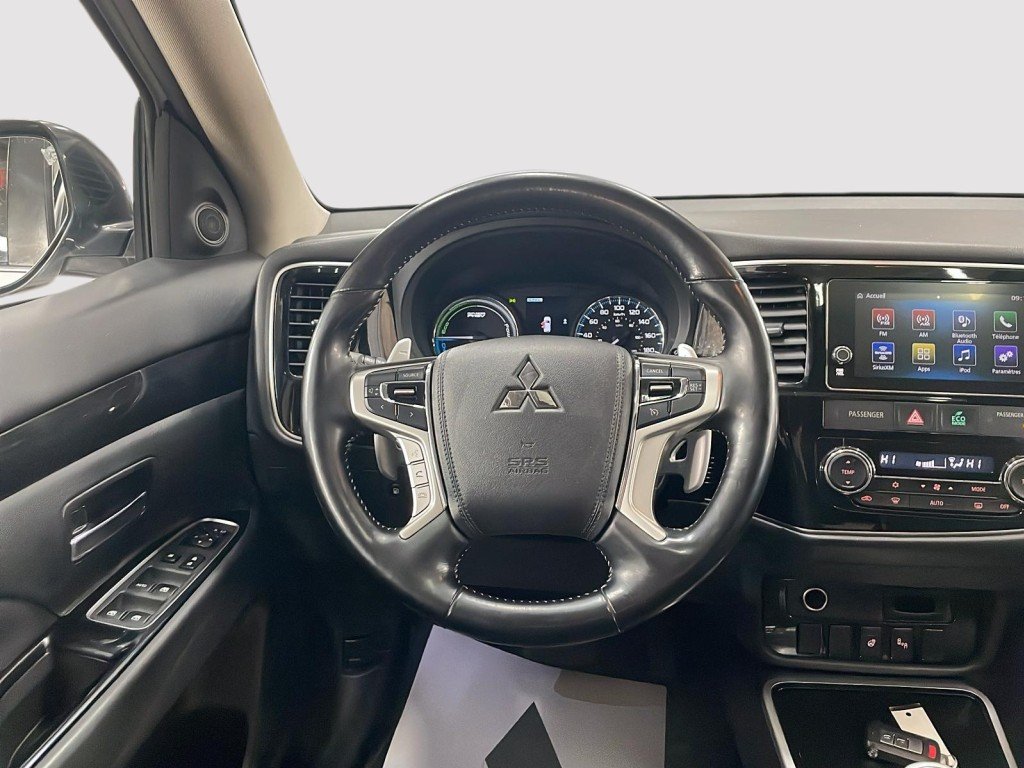 2018 Mitsubishi Outlander Plug-In Hybrid White Amos - photo #13