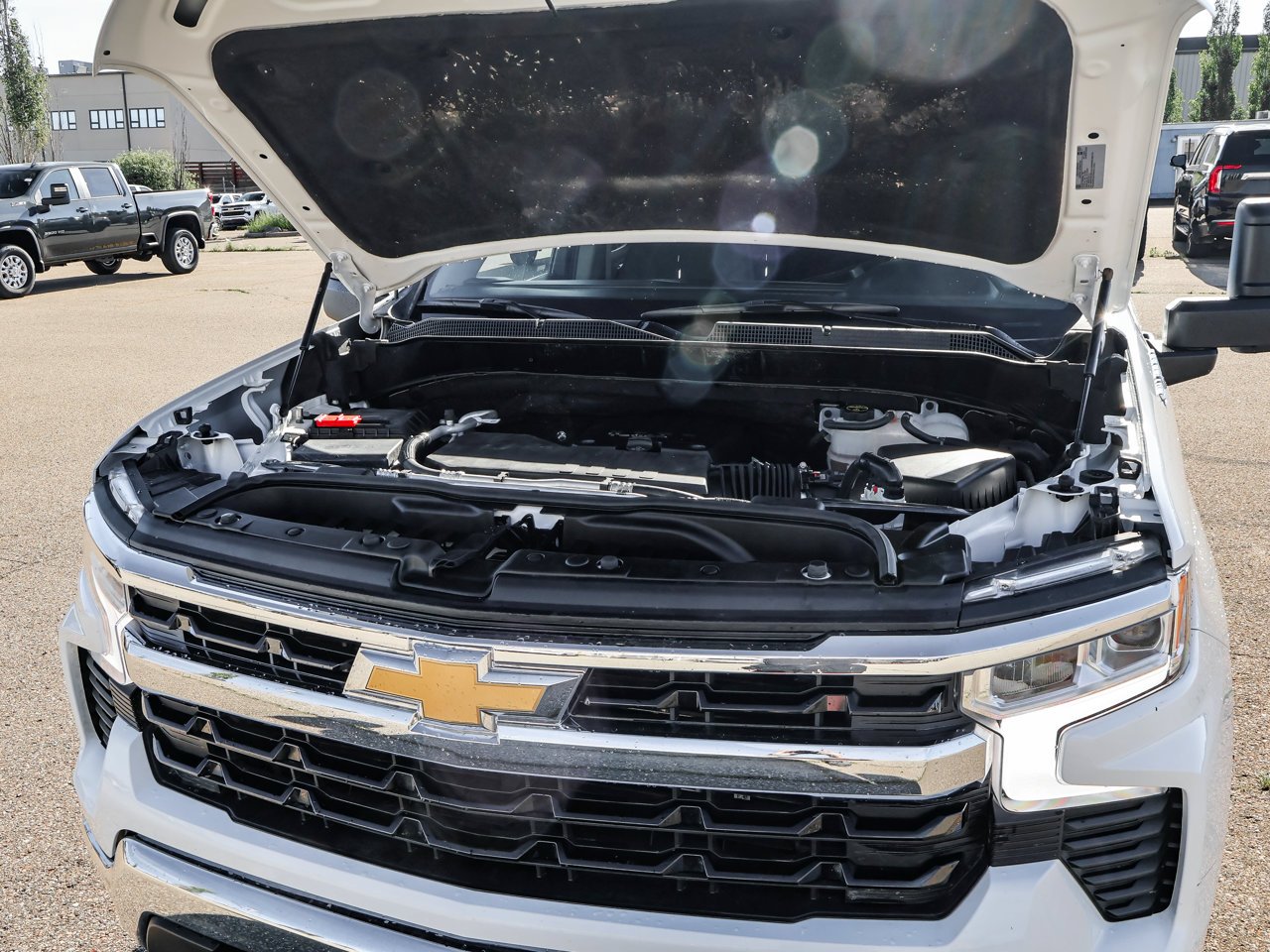2025 Chevrolet Silverado 1500 4WD Crew Cab 147 LT White Sherwood Park - photo #9