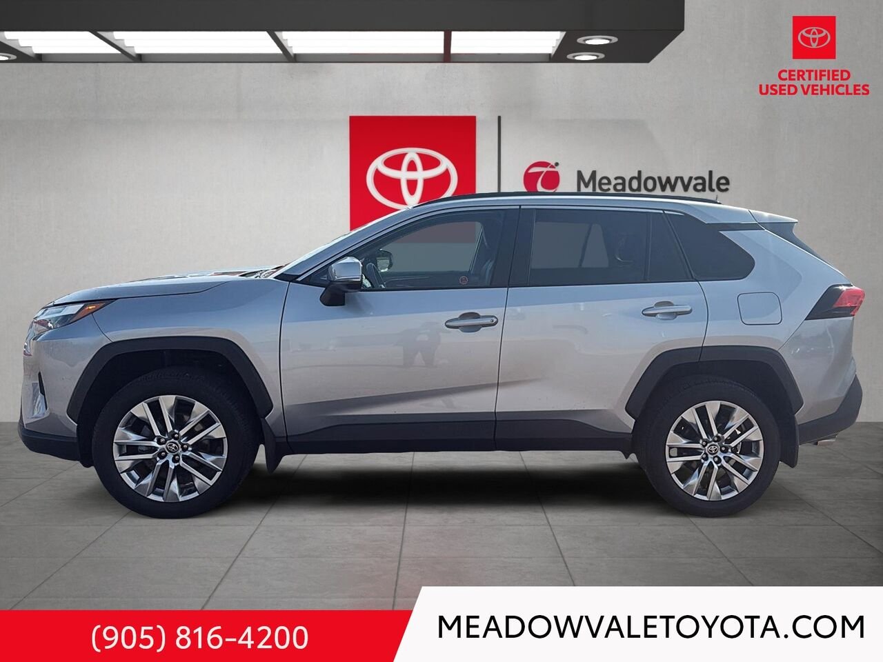 2023 Toyota RAV4 19" Alloys, Power Sunroof, Power TRunk, Soft Tex Leather Seats with Memory Silver Sky Metallic Mississauga - photo #5
