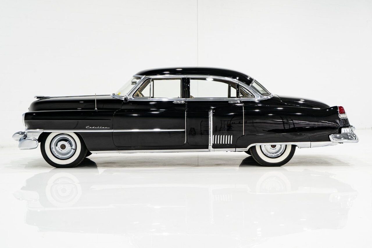 Cadillac Fleetwood Unrestored factory black paint **PRICE IN USD** 1951 Noir Montréal - photo #2