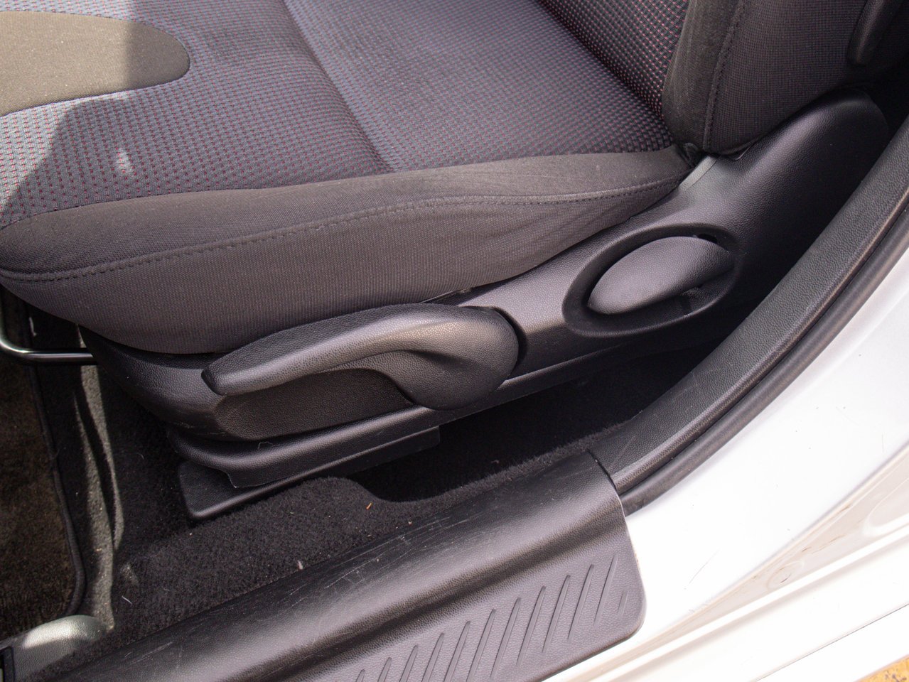 2007 Mazda Mazda3 4dr Sdn Auto GT Silver Sherwood Park - photo #18