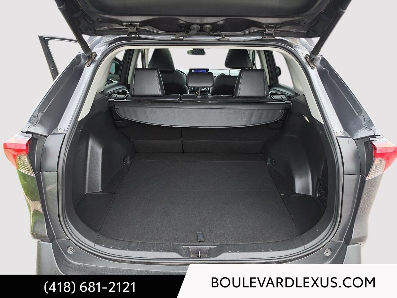 Toyota RAV4 19909A | XLE TI 2023 Gris Québec - photo #20