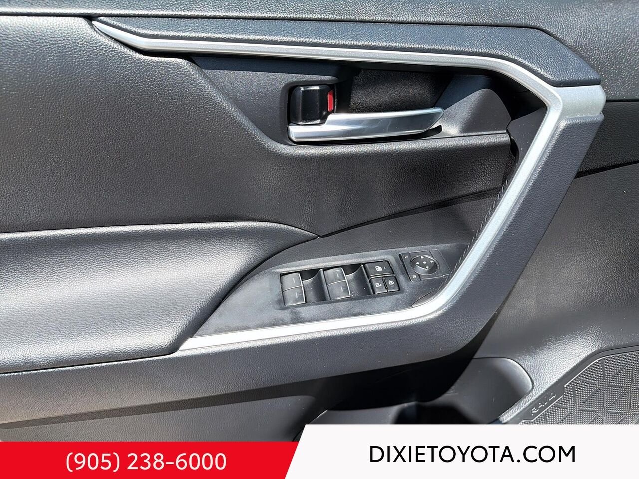 2024 Toyota RAV4 XLE AWD / HEATED SEATS / MOONROOF / ALLOY WHEELS / CARPLAY AND ANDROID AUTO Silver Mississauga - photo #7
