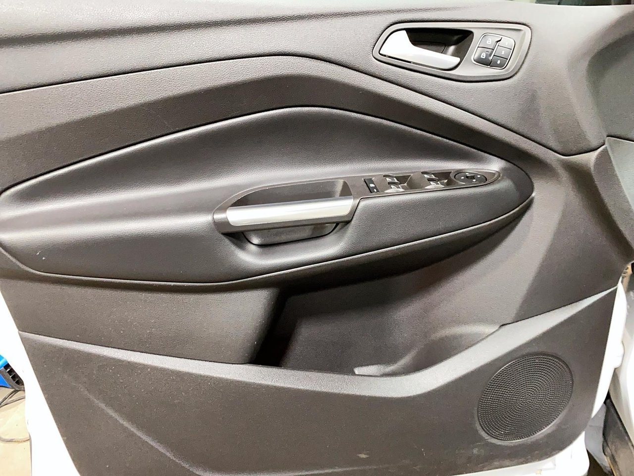 Ford Escape NIV 1FMCU9J90KUA83083 2019 Blanc Chicoutimi - photo #9