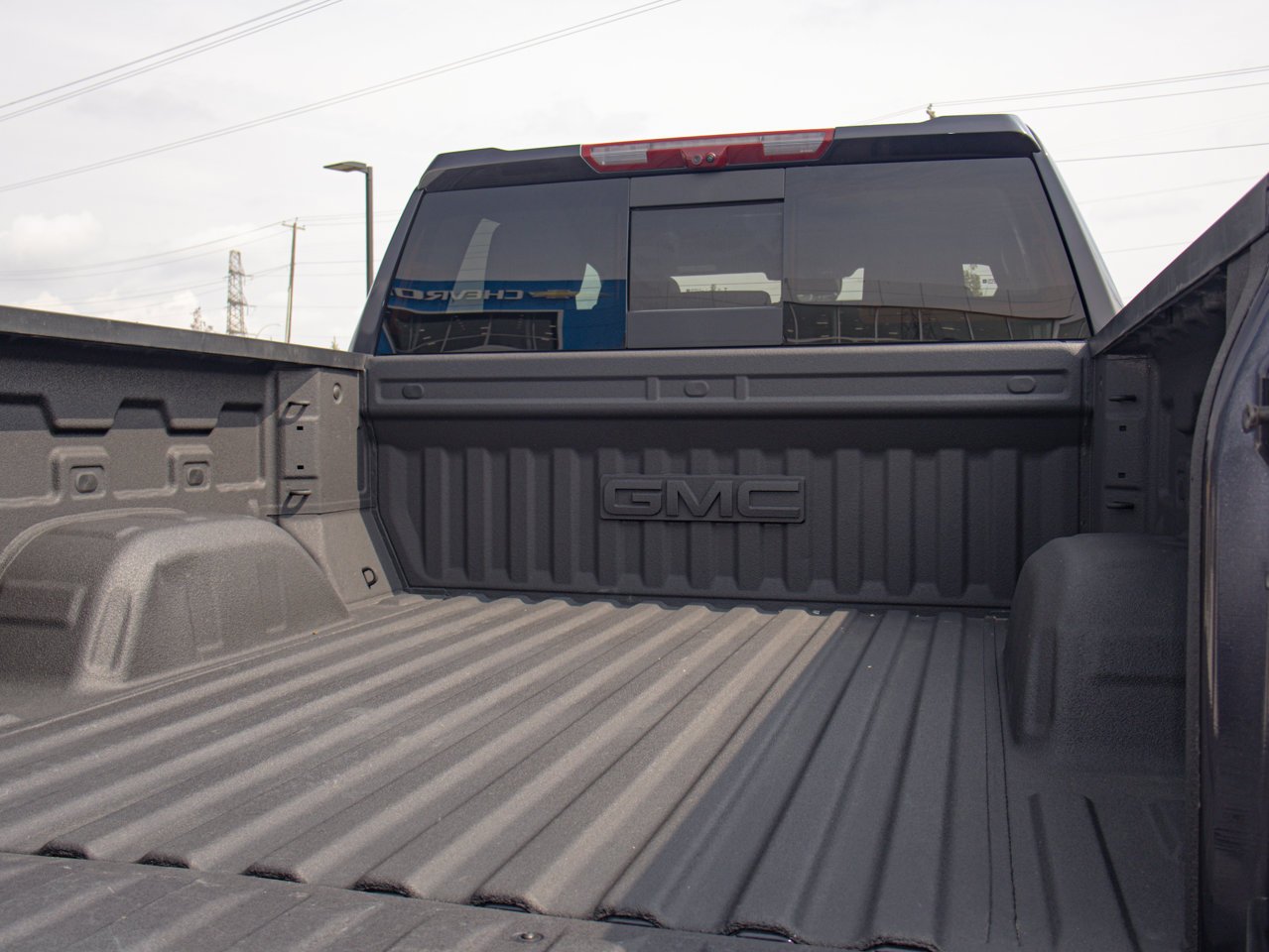 2025 GMC Sierra 1500 4WD Crew Cab 147 AT4 Grey Sherwood Park - photo #10