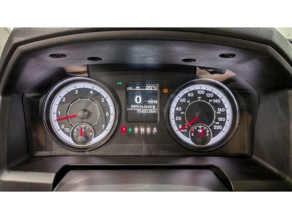 Ram 1500 Classic SLT 4x4 Crew Cab 5'7" Box 2023 Gris Val-David - photo #15