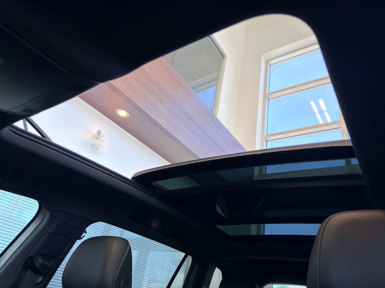 2021 Volkswagen Tiguan Silver Notre-Dame-des-Prairies - photo #4