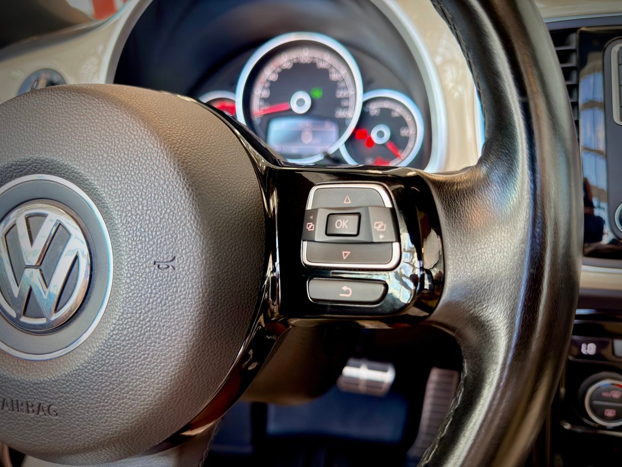 Volkswagen Beetle Convertible 2019 Bleu Notre-Dame-des-Prairies - photo #19