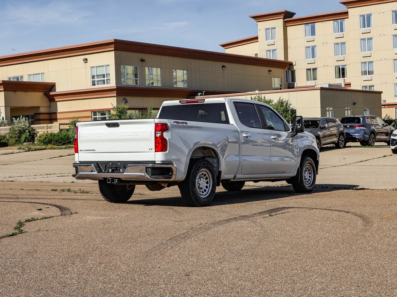 2025 Chevrolet Silverado 1500 4WD Crew Cab 147 LT White Sherwood Park - photo #7