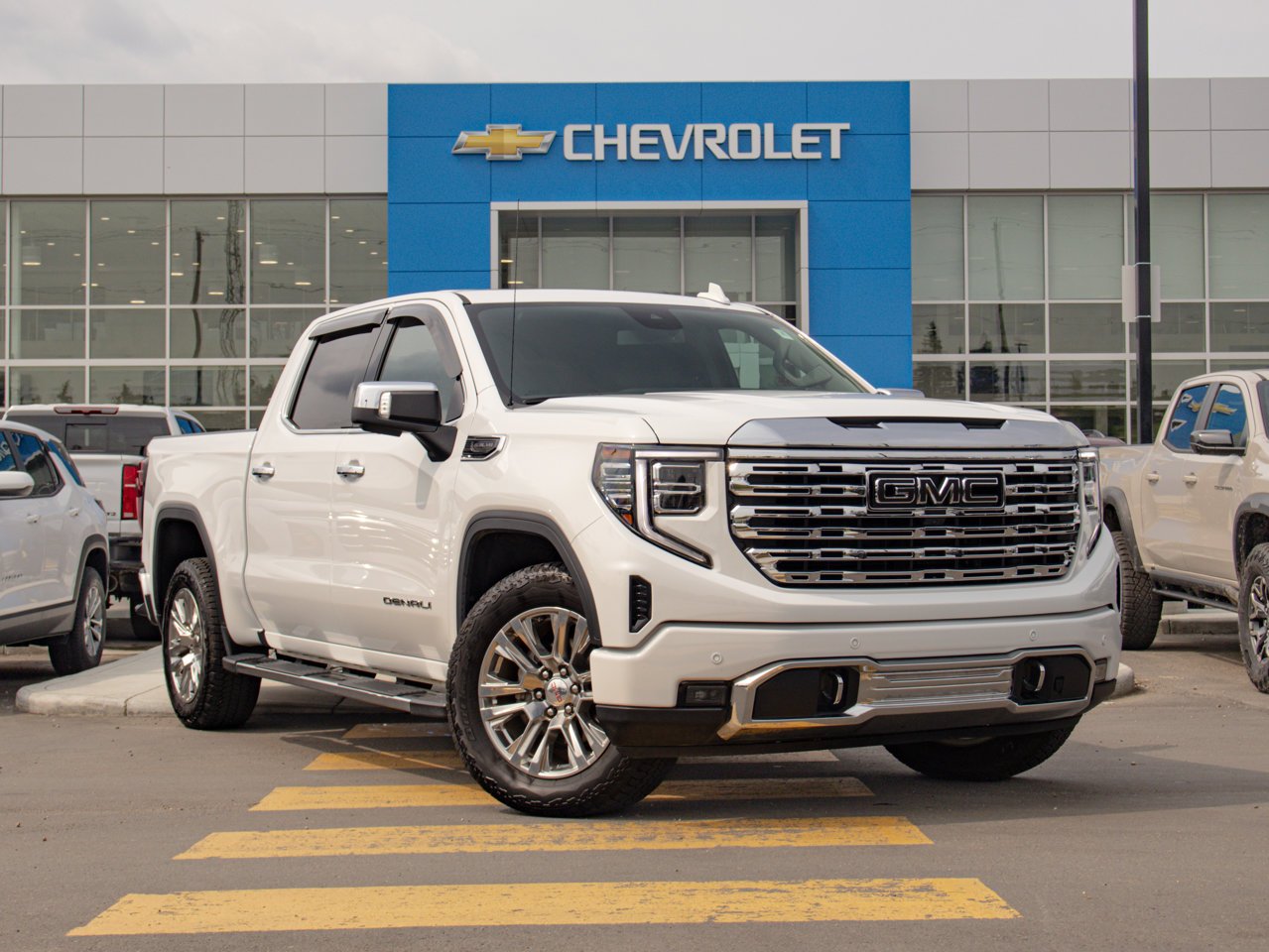 2024 GMC Sierra 1500 4WD Crew Cab 147 Denali White Sherwood Park - photo #1