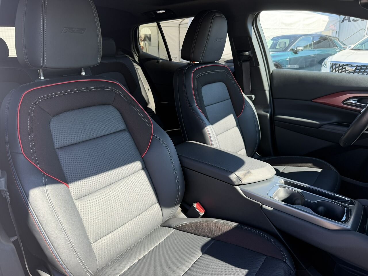 2025 Chevrolet Equinox EV 2RS AWD TOIT PANORAMIQUE White Laval - photo #17