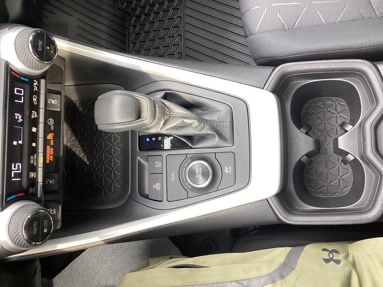 Toyota RAV4 hybride XLE TI 2021 Rouge Gatineau - photo #14