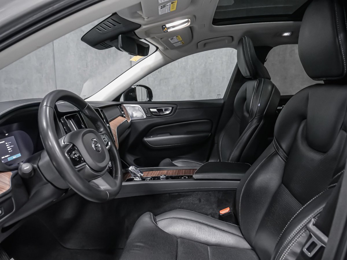 Volvo XC60 Ultimate Dark Theme 2023 Montréal - photo #11