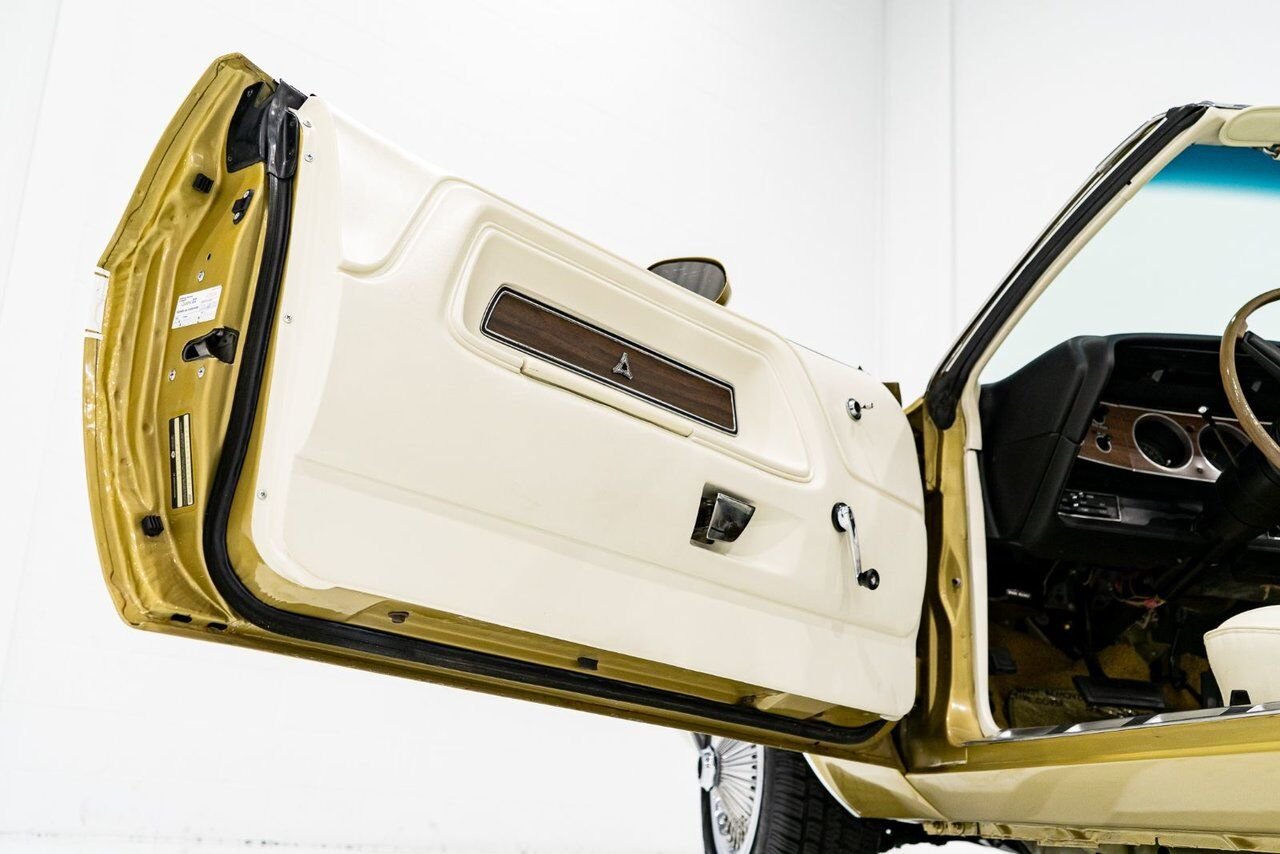 Dodge Challenger *PRIX EN USD* Convertible Fully restored to desirable specifications 1971 Or Montréal - photo #11