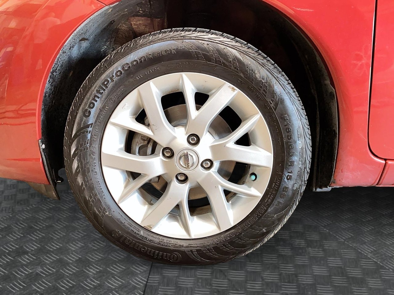 Nissan Versa Note NIV 3N1CE2CP7JL362949 2018 Rouge Chicoutimi - photo #5