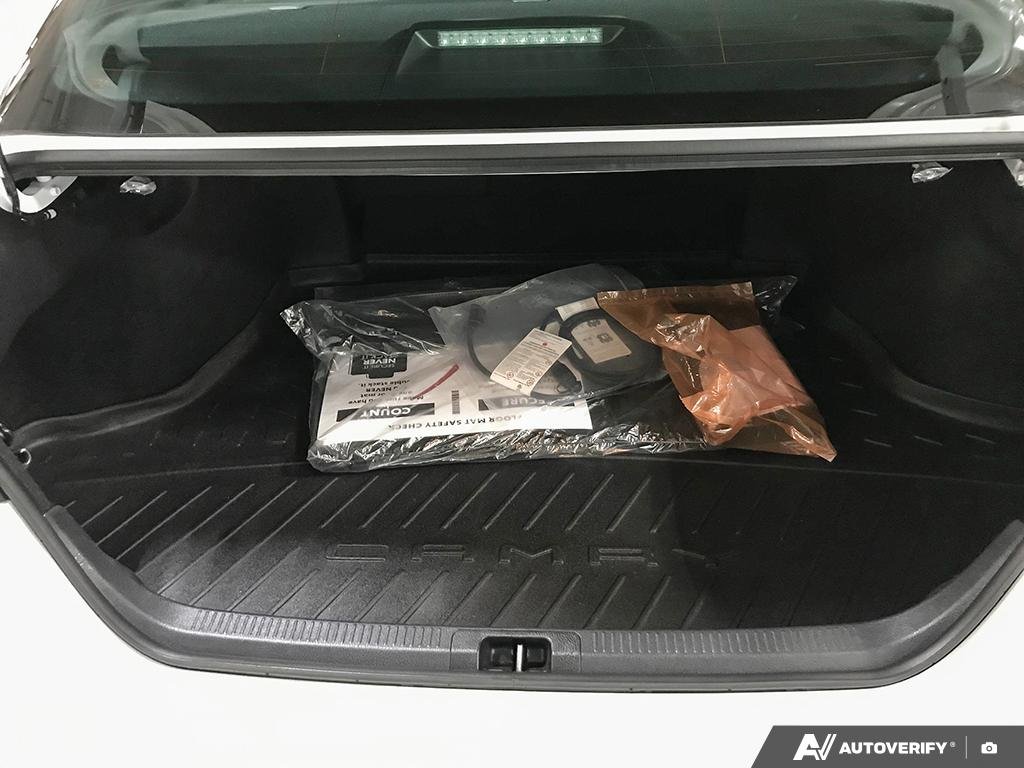 2025 Toyota Camry 2501988A | SE Upgrade White Edmonton - photo #11