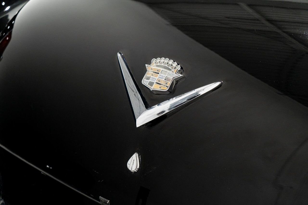 Cadillac Fleetwood Unrestored factory black paint **PRICE IN USD** 1951 Noir Montréal - photo #40