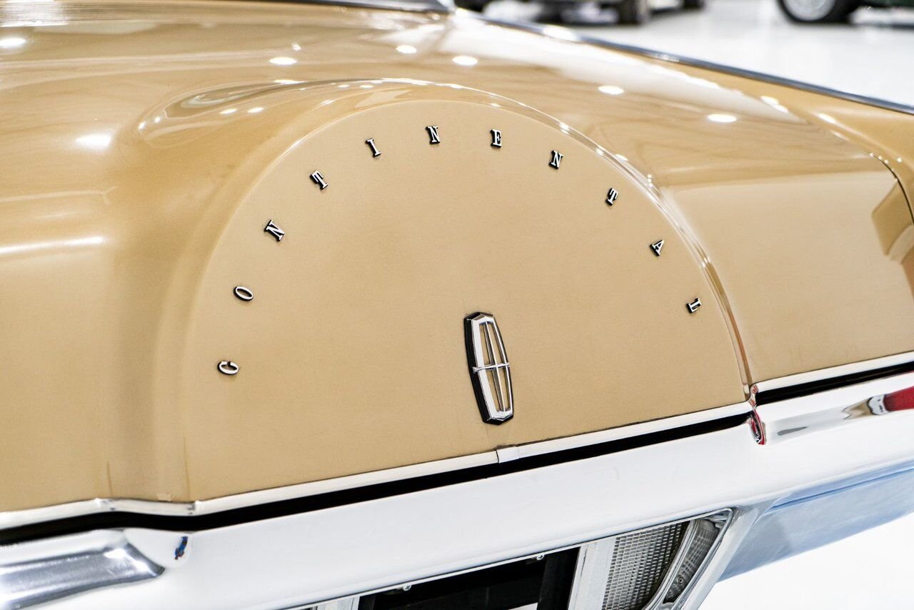 Lincoln Continental Only 687 miles from new. Unrestored example **PRICE IN USD** 1969 Or Montréal - photo #36